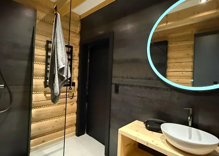 فيلة Skalna Osada ايستينبا